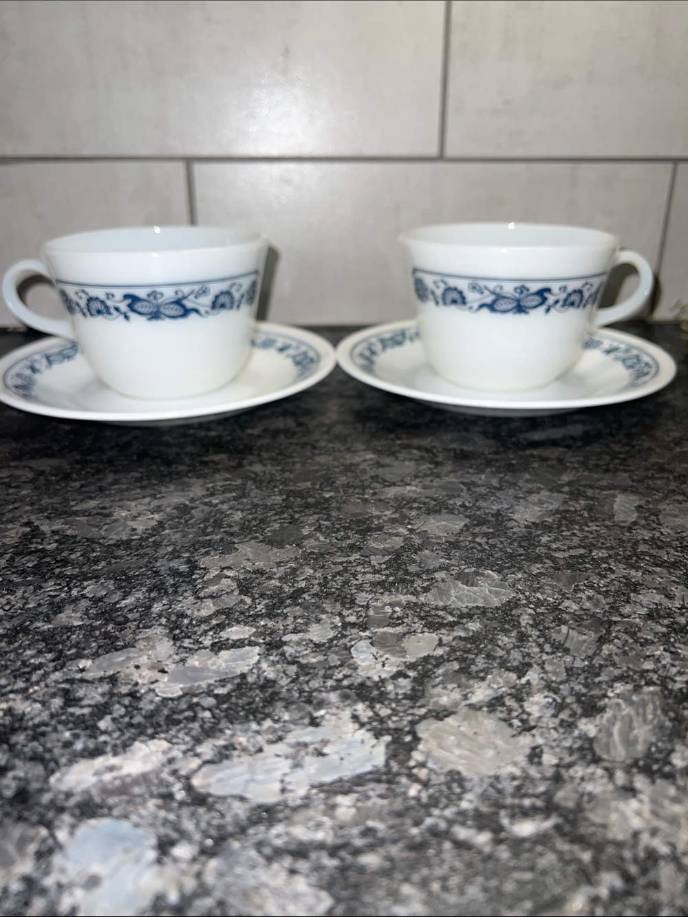 Corelle/Pyrex Old Town Blue cup and saucer set of 2. Or BLUE ONION Exc condition